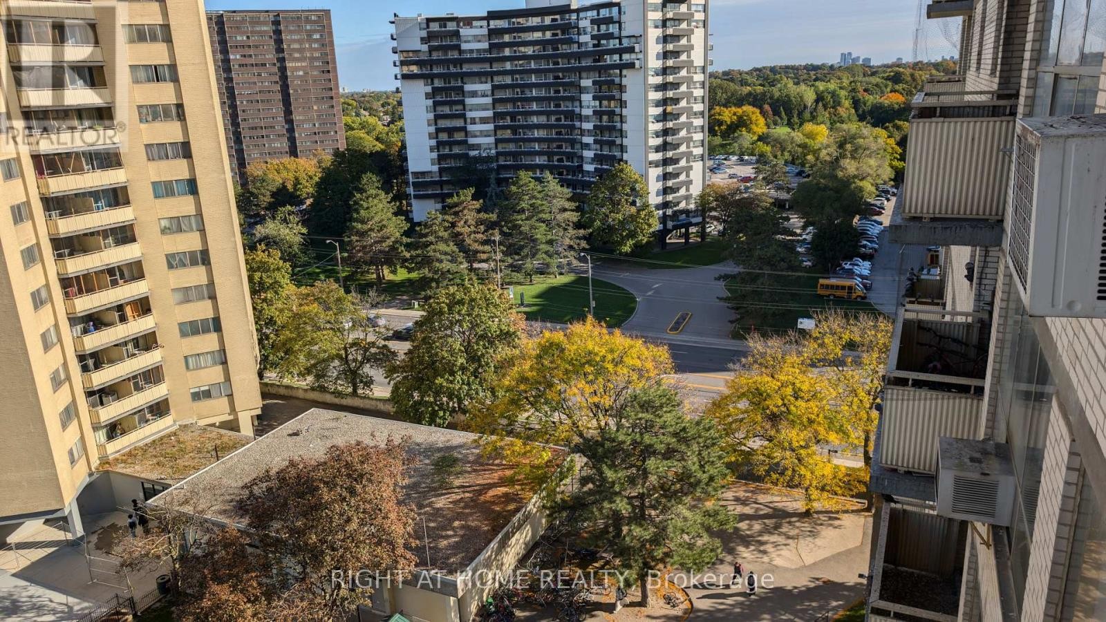 












1115 - 340 DIXON ROAD N

,
Toronto (Kingsview Village-The Westway),




Ontario
M9R1T1

