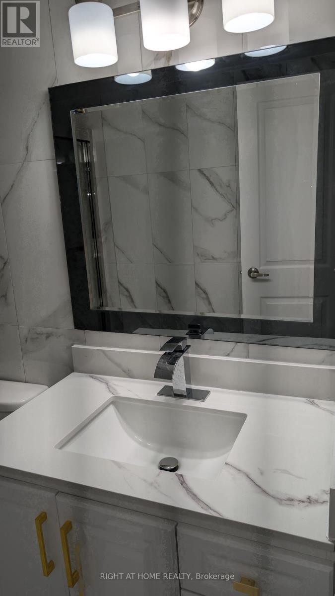 












1115 - 340 DIXON ROAD N

,
Toronto (Kingsview Village-The Westway),




Ontario
M9R1T1

