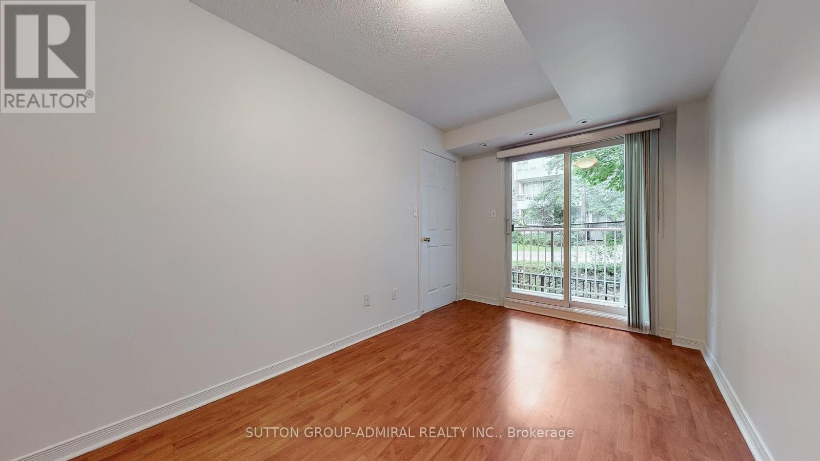 












91 - 37 FOUR WINDS DRIVE

,
Toronto (York University Heights),




Ontario
M3J1K7

