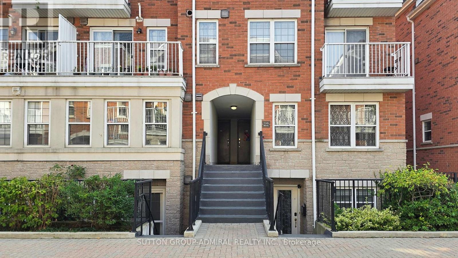 












91 - 37 FOUR WINDS DRIVE

,
Toronto (York University Heights),




Ontario
M3J1K7

