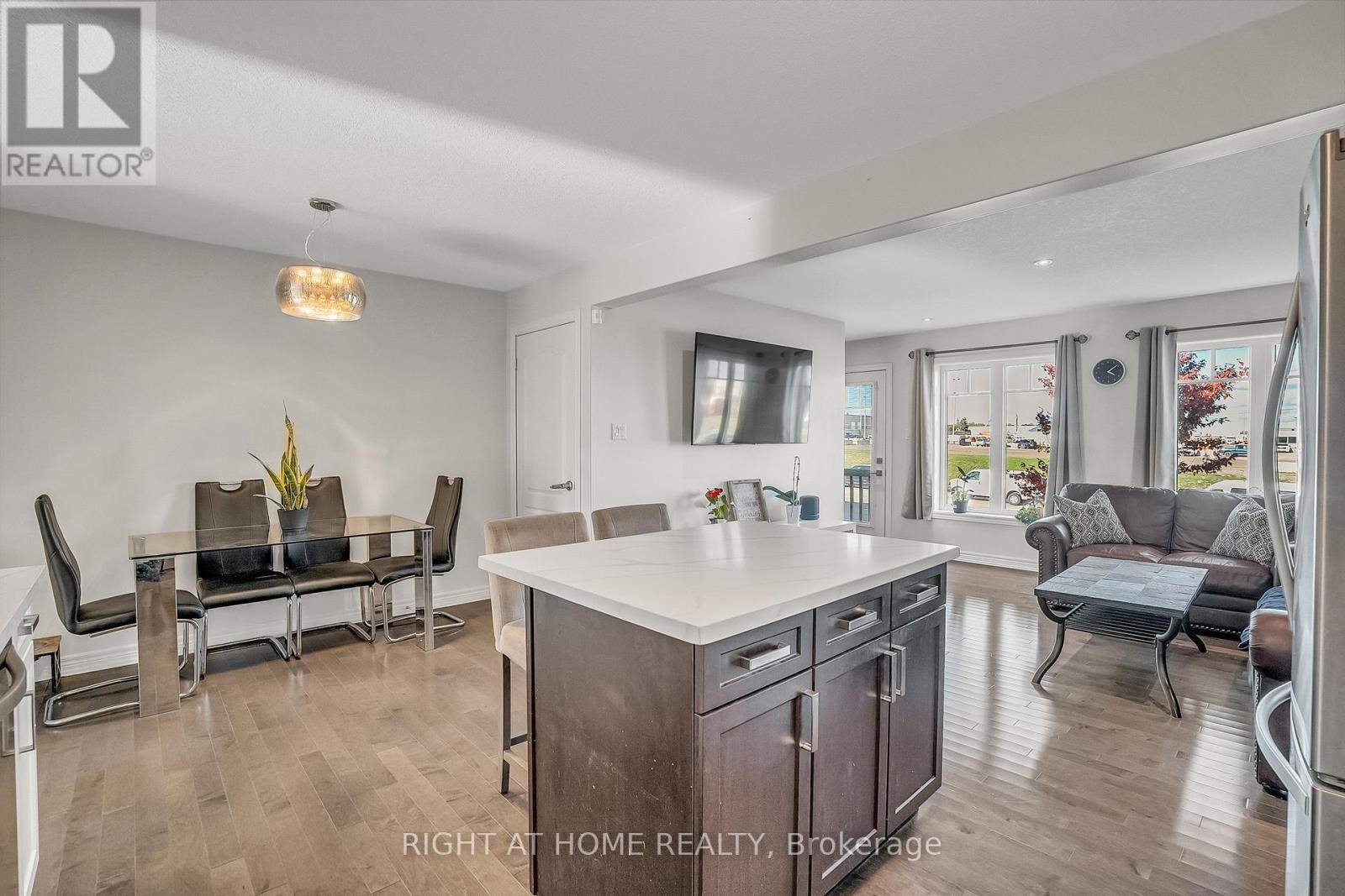 












88 WINTERTON COURT N

,
Orangeville,




Ontario
L9W6Z7

