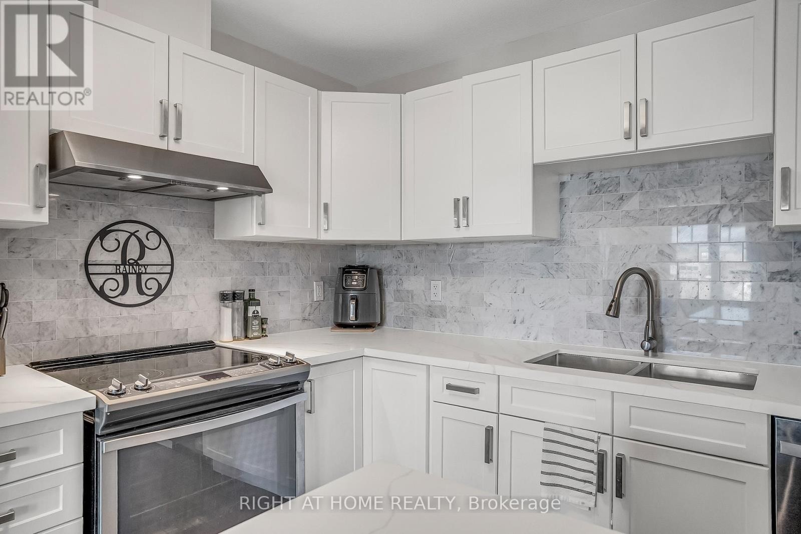 












88 WINTERTON COURT N

,
Orangeville,




Ontario
L9W6Z7

