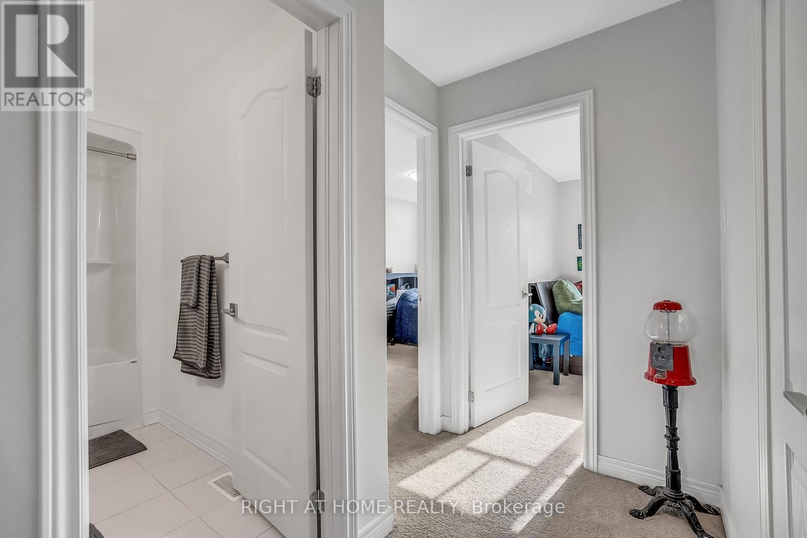 












88 WINTERTON COURT N

,
Orangeville,




Ontario
L9W6Z7


