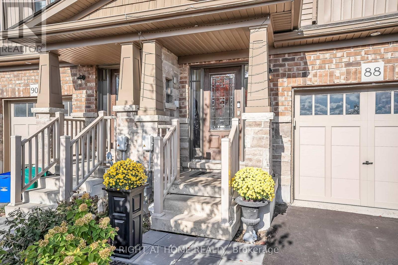 












88 WINTERTON COURT N

,
Orangeville,




Ontario
L9W6Z7

