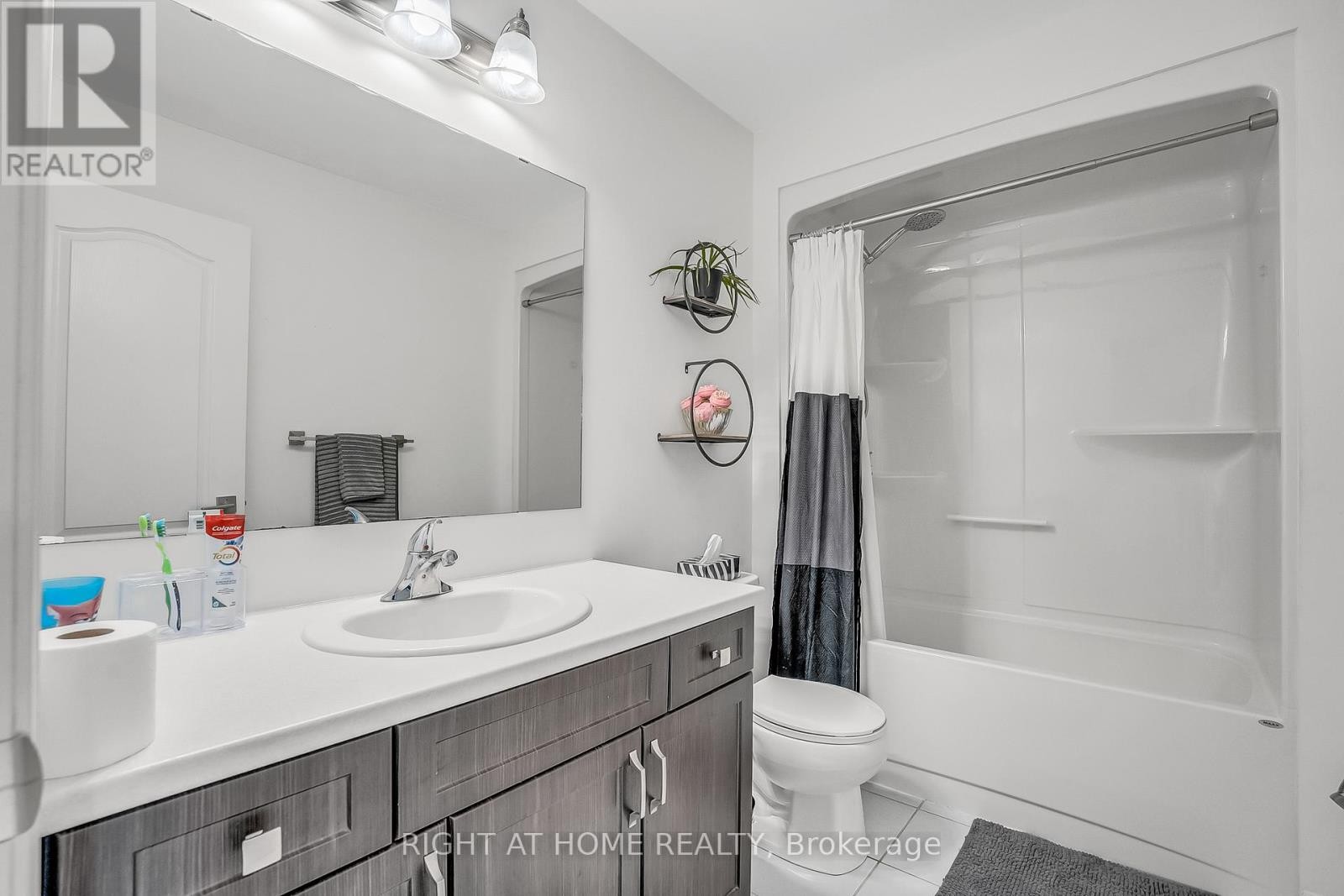 












88 WINTERTON COURT N

,
Orangeville,




Ontario
L9W6Z7

