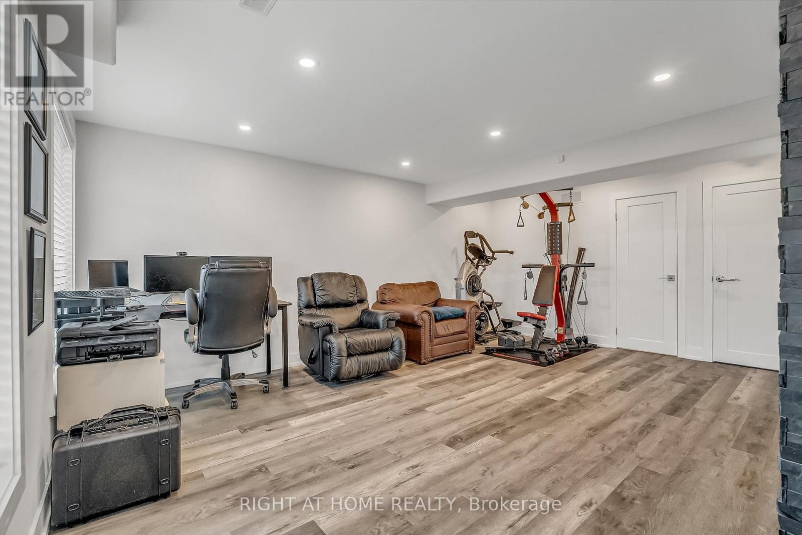 












88 WINTERTON COURT N

,
Orangeville,




Ontario
L9W6Z7

