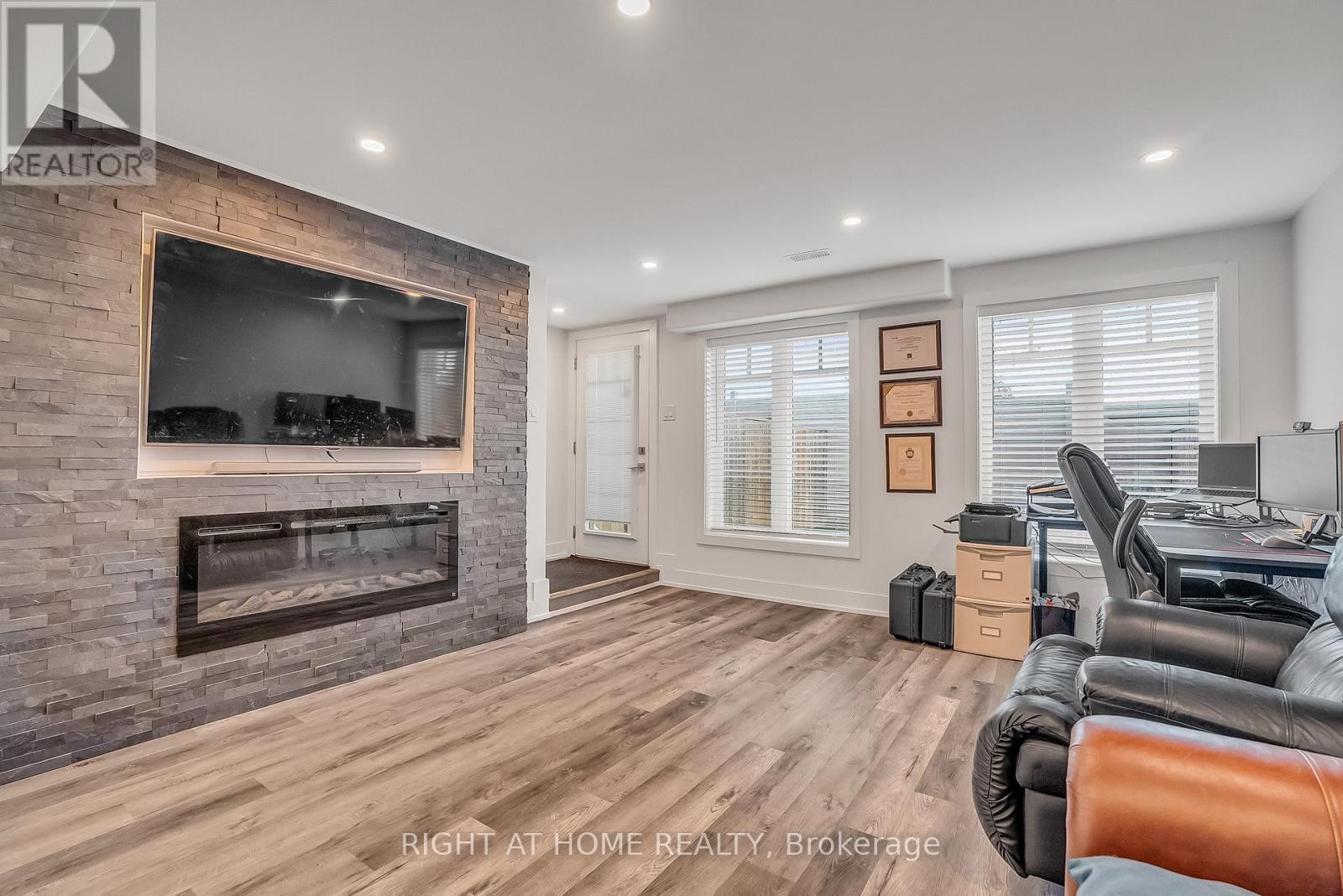 












88 WINTERTON COURT N

,
Orangeville,




Ontario
L9W6Z7


