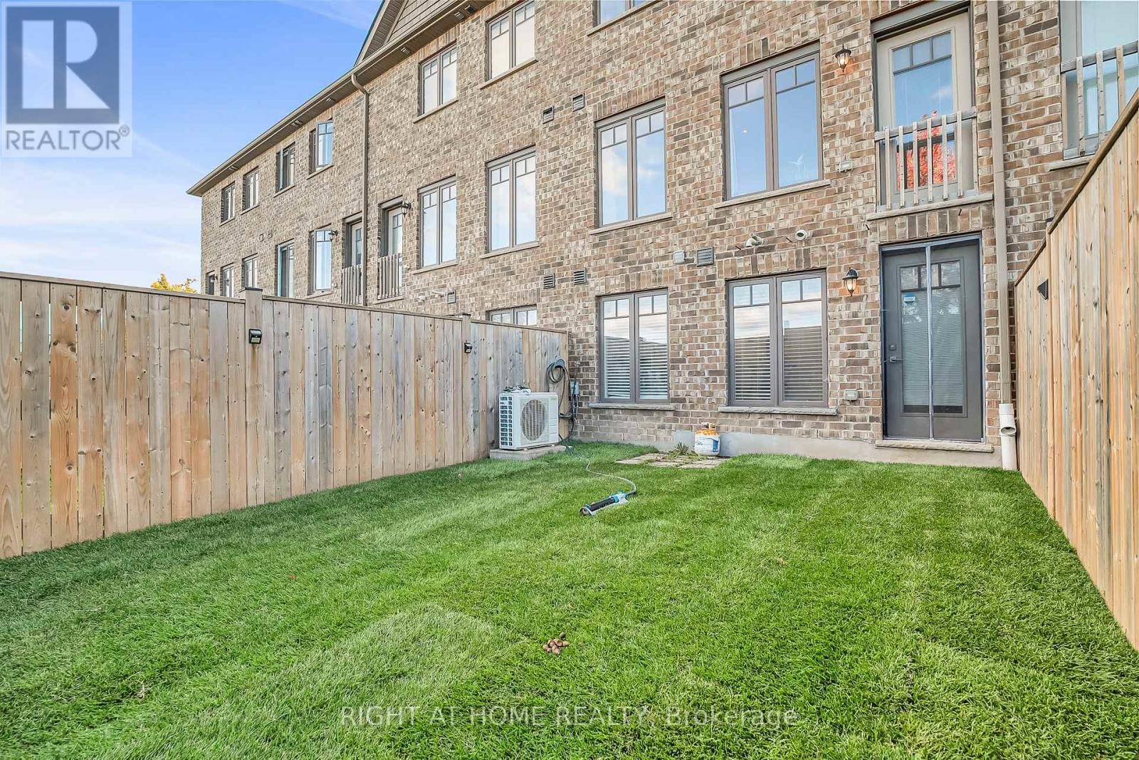












88 WINTERTON COURT N

,
Orangeville,




Ontario
L9W6Z7

