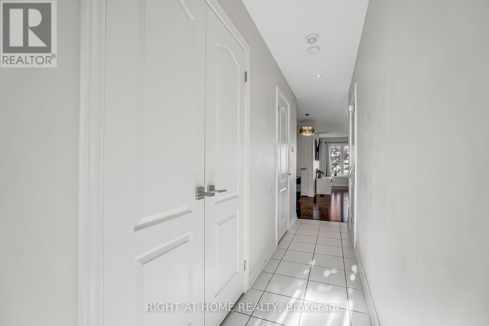 












88 WINTERTON COURT N

,
Orangeville,




Ontario
L9W6Z7

