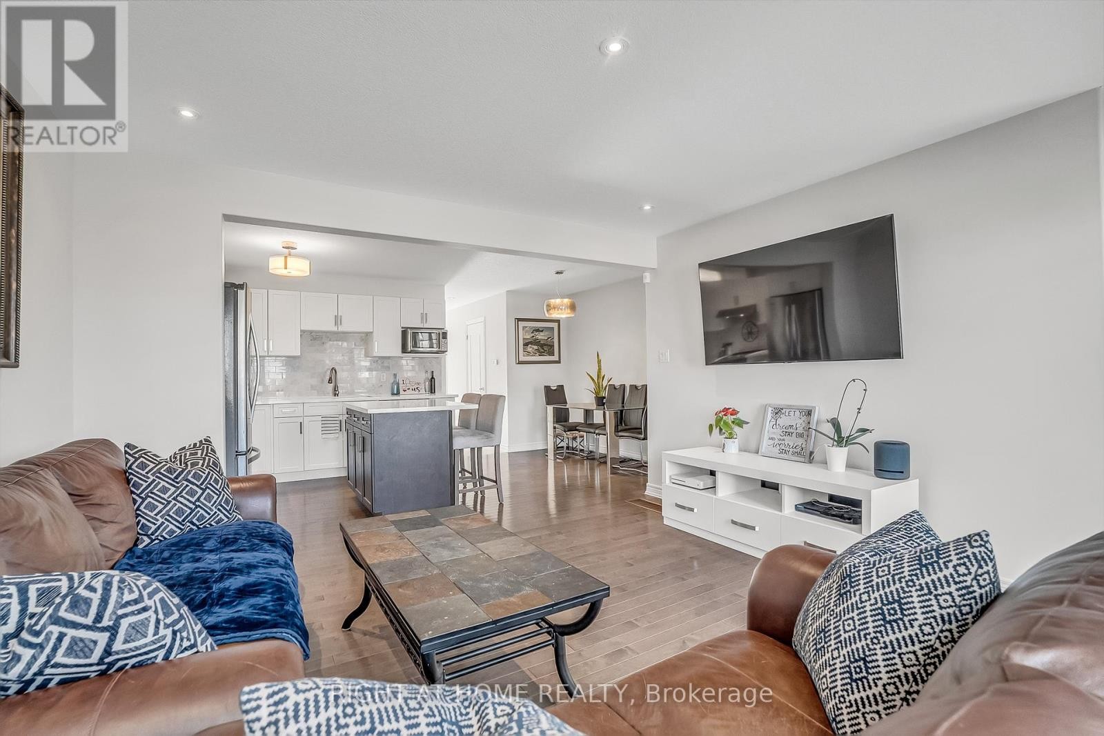 












88 WINTERTON COURT N

,
Orangeville,




Ontario
L9W6Z7

