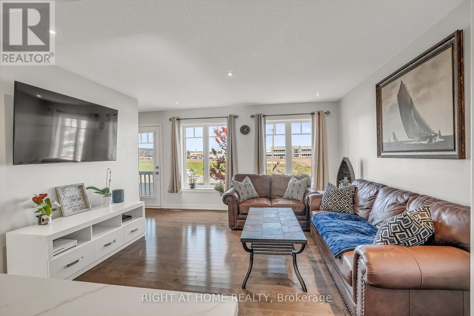 












88 WINTERTON COURT N

,
Orangeville,




Ontario
L9W6Z7

