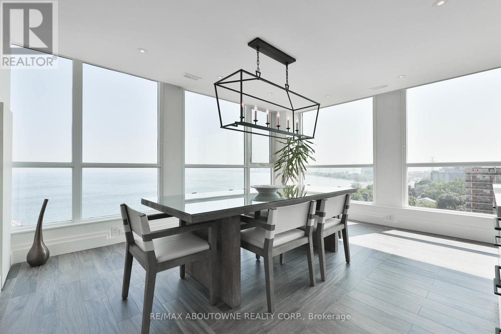 












1103 - 415 LOCUST STREET

,
Burlington (Brant),




Ontario
L7S2J2

