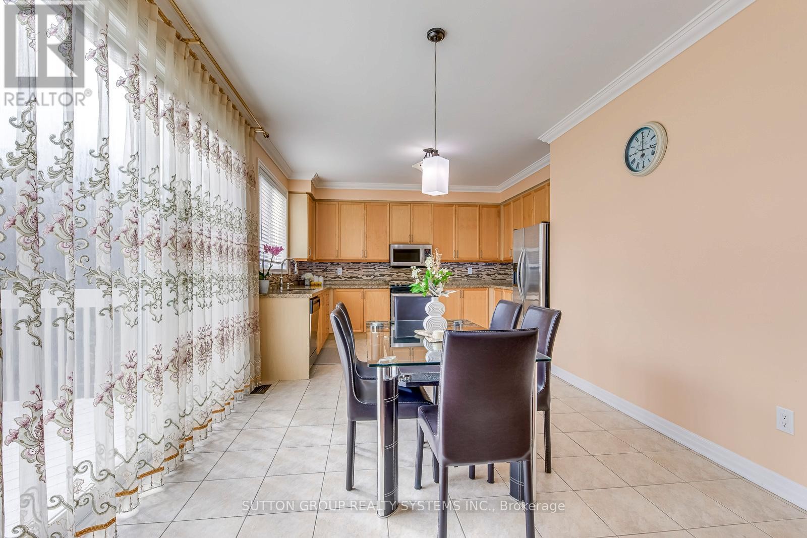 












2207 KWINTER ROAD

,
Oakville (WM Westmount),




Ontario
L6M0G1

