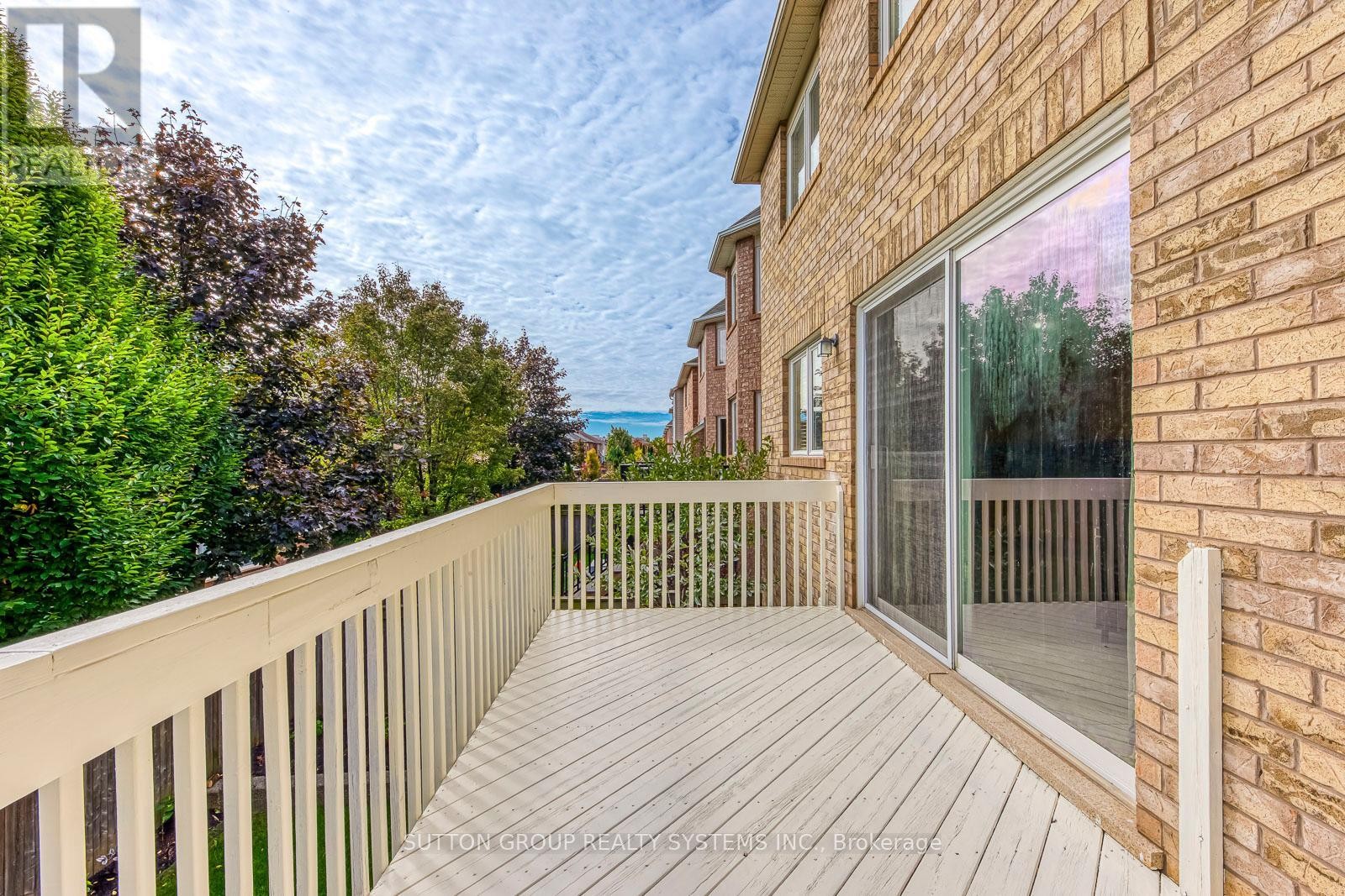 












2207 KWINTER ROAD

,
Oakville (WM Westmount),




Ontario
L6M0G1

