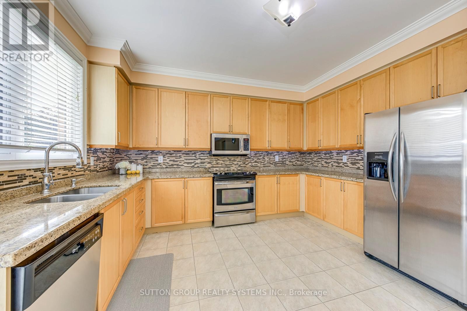 












2207 KWINTER ROAD

,
Oakville (WM Westmount),




Ontario
L6M0G1

