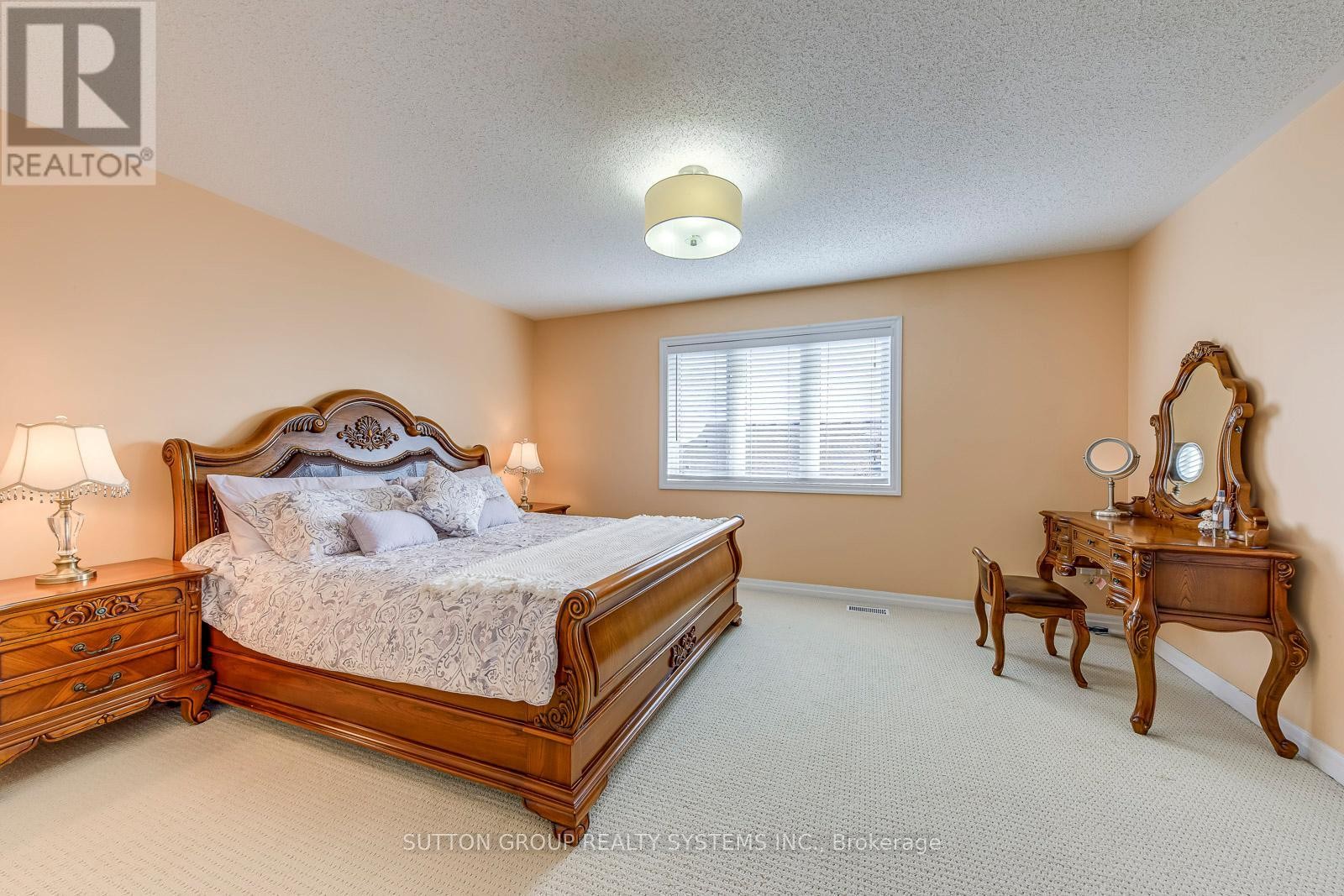 












2207 KWINTER ROAD

,
Oakville (WM Westmount),




Ontario
L6M0G1

