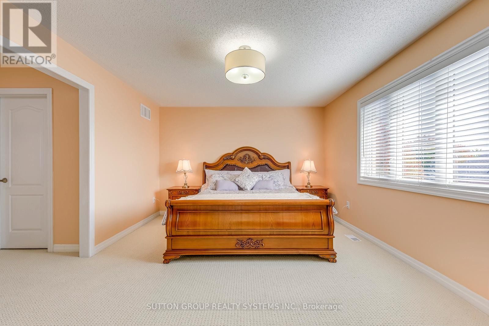 












2207 KWINTER ROAD

,
Oakville (WM Westmount),




Ontario
L6M0G1

