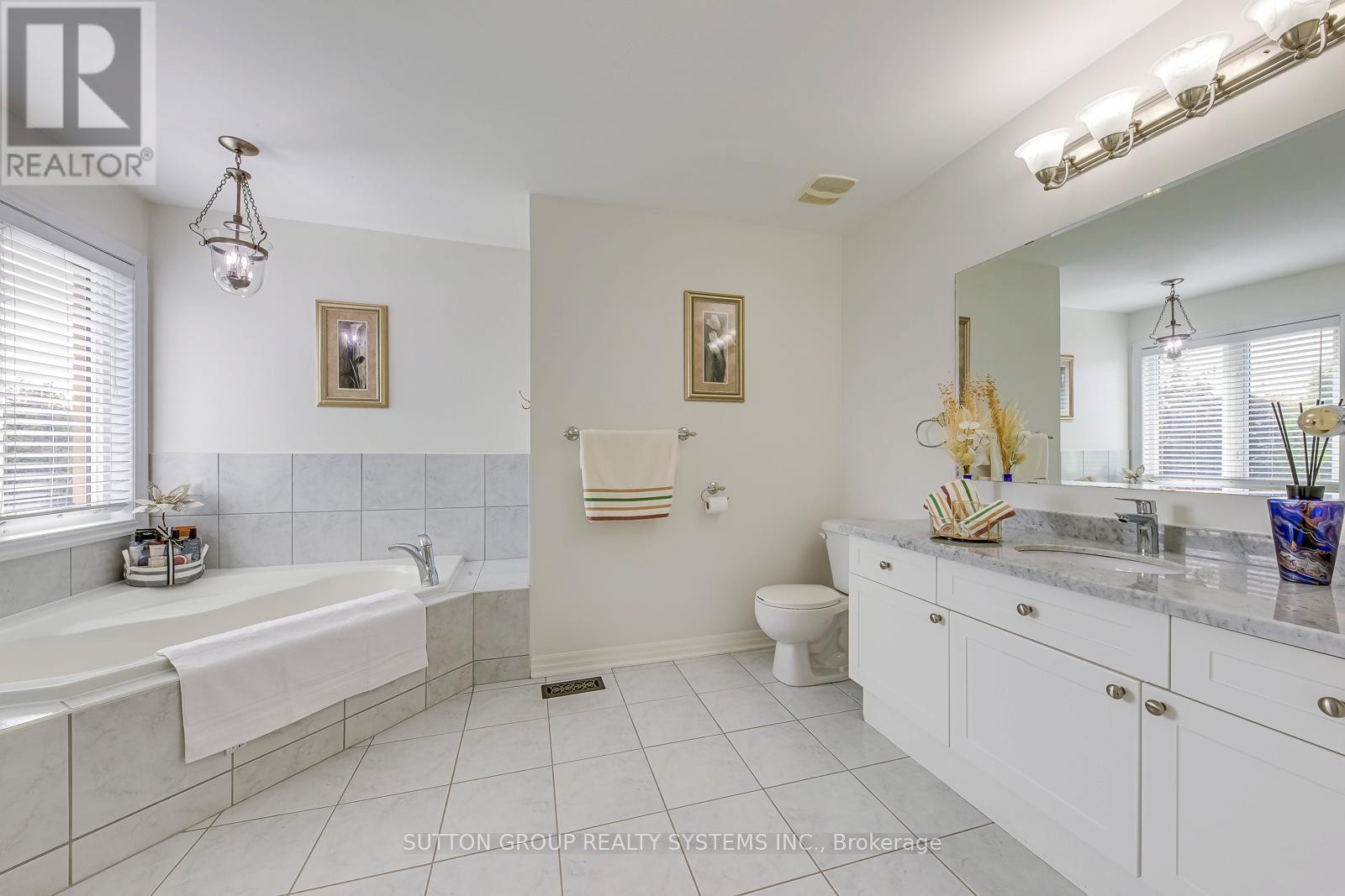 












2207 KWINTER ROAD

,
Oakville (WM Westmount),




Ontario
L6M0G1

