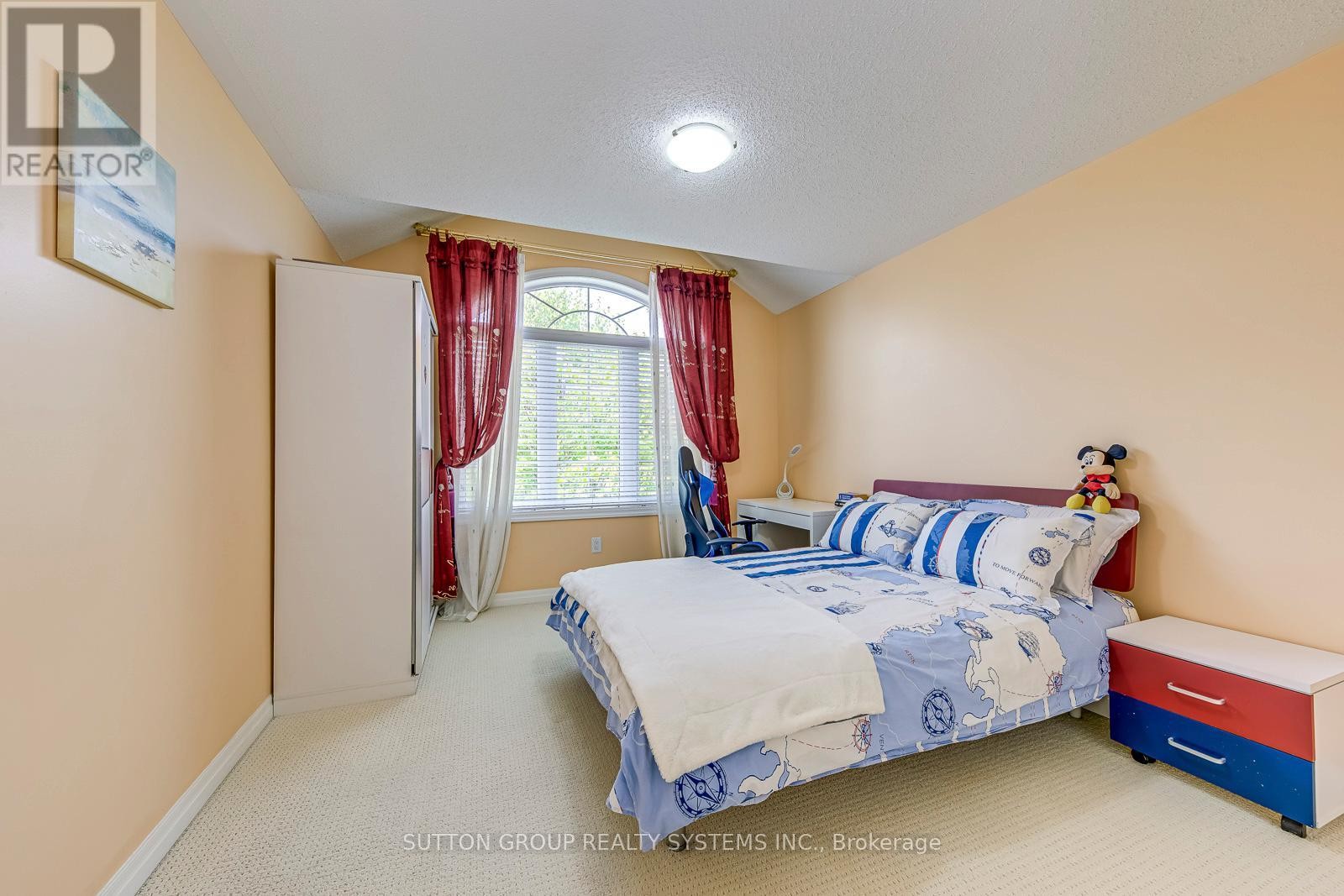 












2207 KWINTER ROAD

,
Oakville (WM Westmount),




Ontario
L6M0G1

