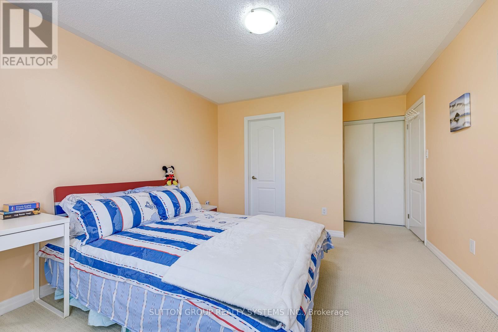 












2207 KWINTER ROAD

,
Oakville (WM Westmount),




Ontario
L6M0G1

