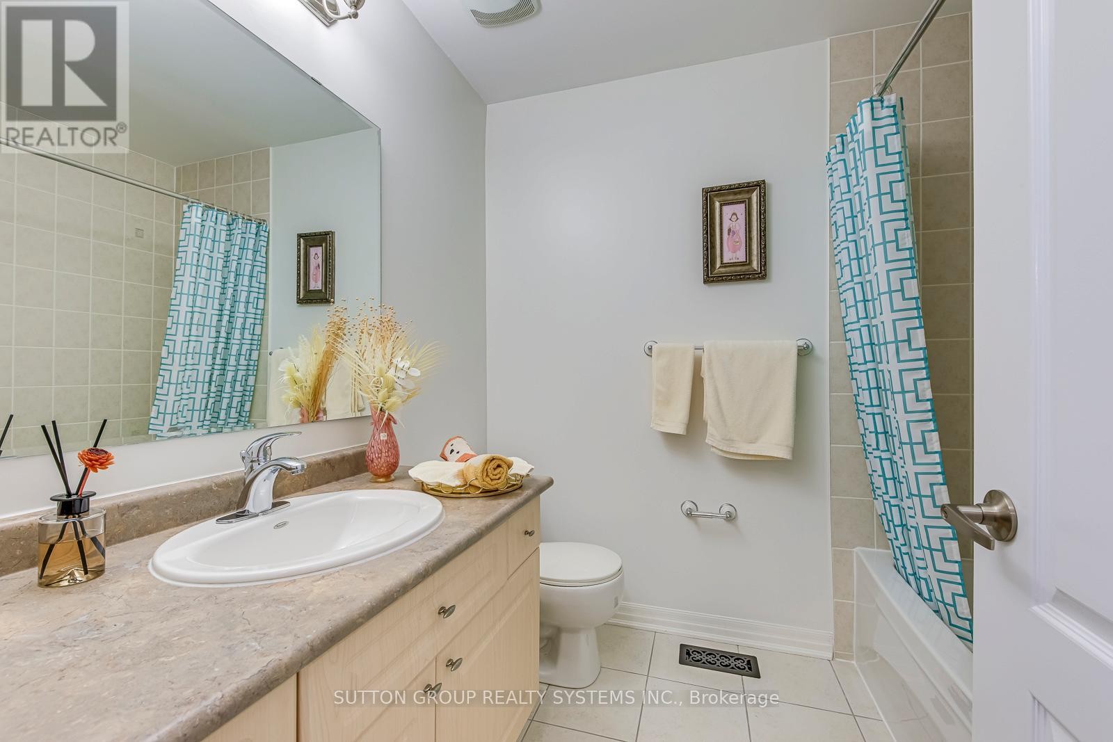 












2207 KWINTER ROAD

,
Oakville (WM Westmount),




Ontario
L6M0G1

