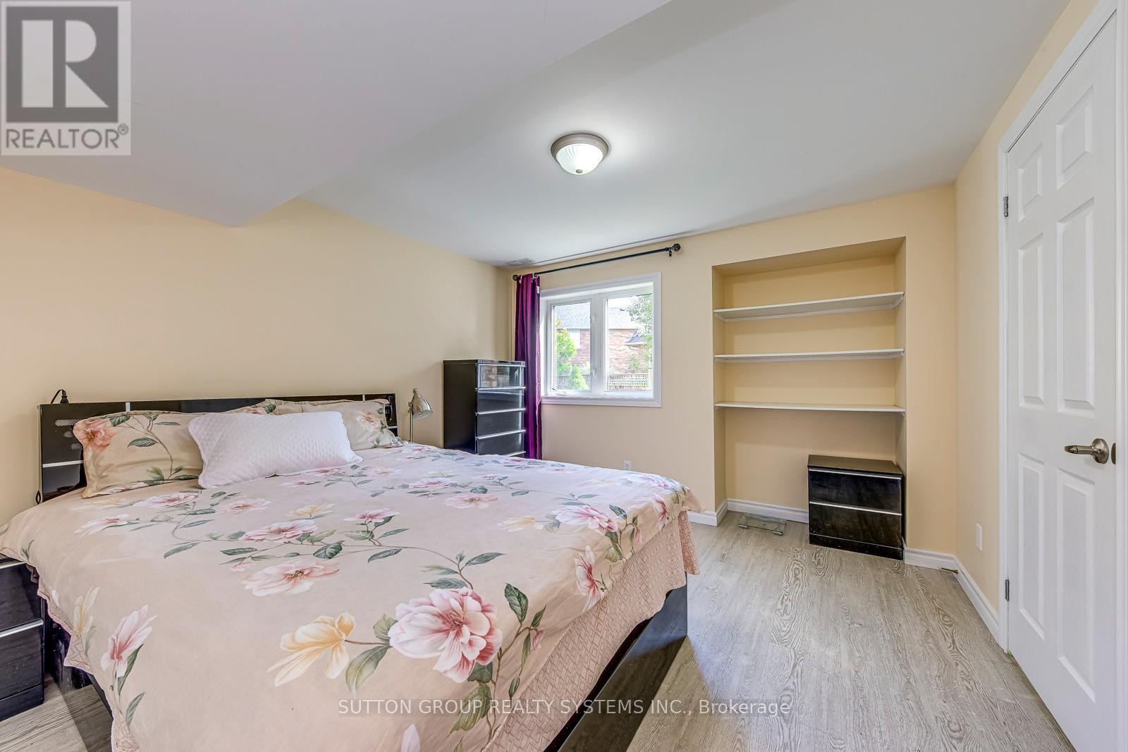 












2207 KWINTER ROAD

,
Oakville (WM Westmount),




Ontario
L6M0G1

