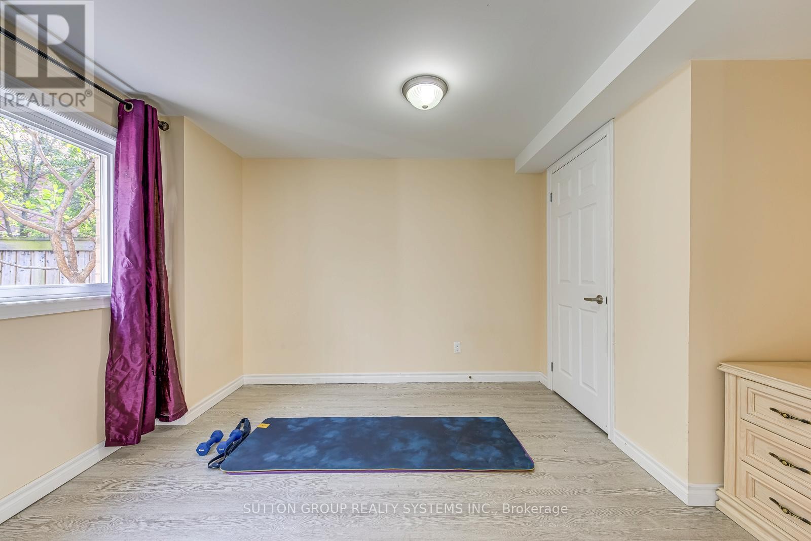 












2207 KWINTER ROAD

,
Oakville (WM Westmount),




Ontario
L6M0G1

