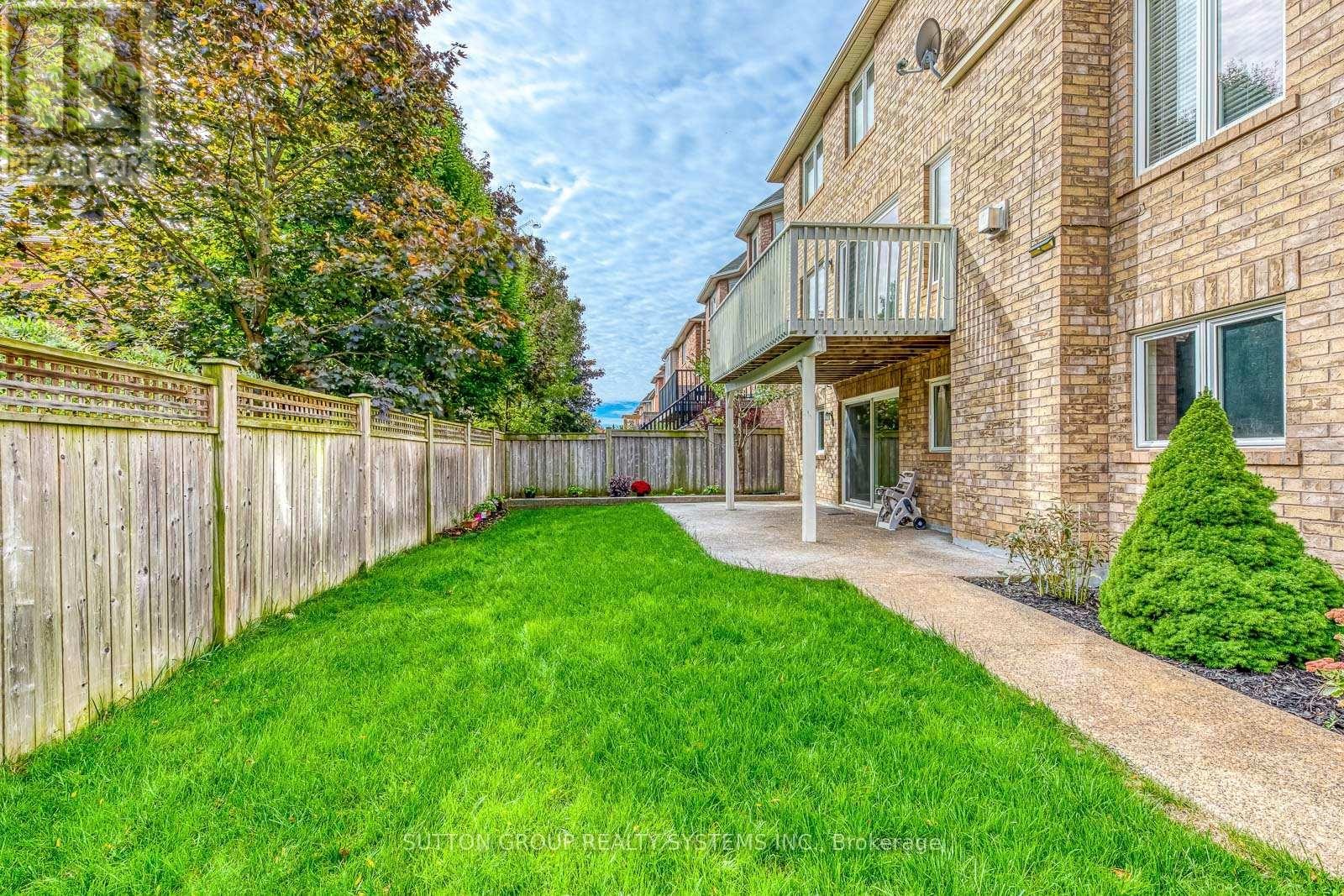 












2207 KWINTER ROAD

,
Oakville (WM Westmount),




Ontario
L6M0G1

