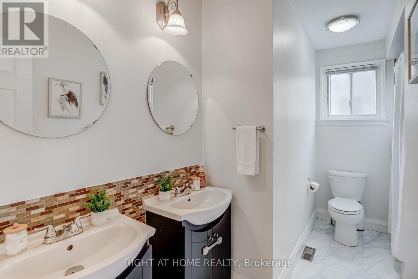 












19 JEFFERSON ROAD

,
Brampton (Northgate),




Ontario
L6S2G6

