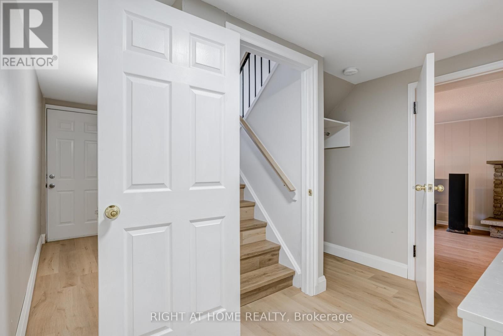 












19 JEFFERSON ROAD

,
Brampton (Northgate),




Ontario
L6S2G6

