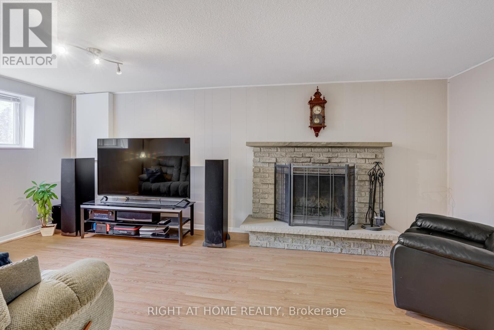 












19 JEFFERSON ROAD

,
Brampton (Northgate),




Ontario
L6S2G6

