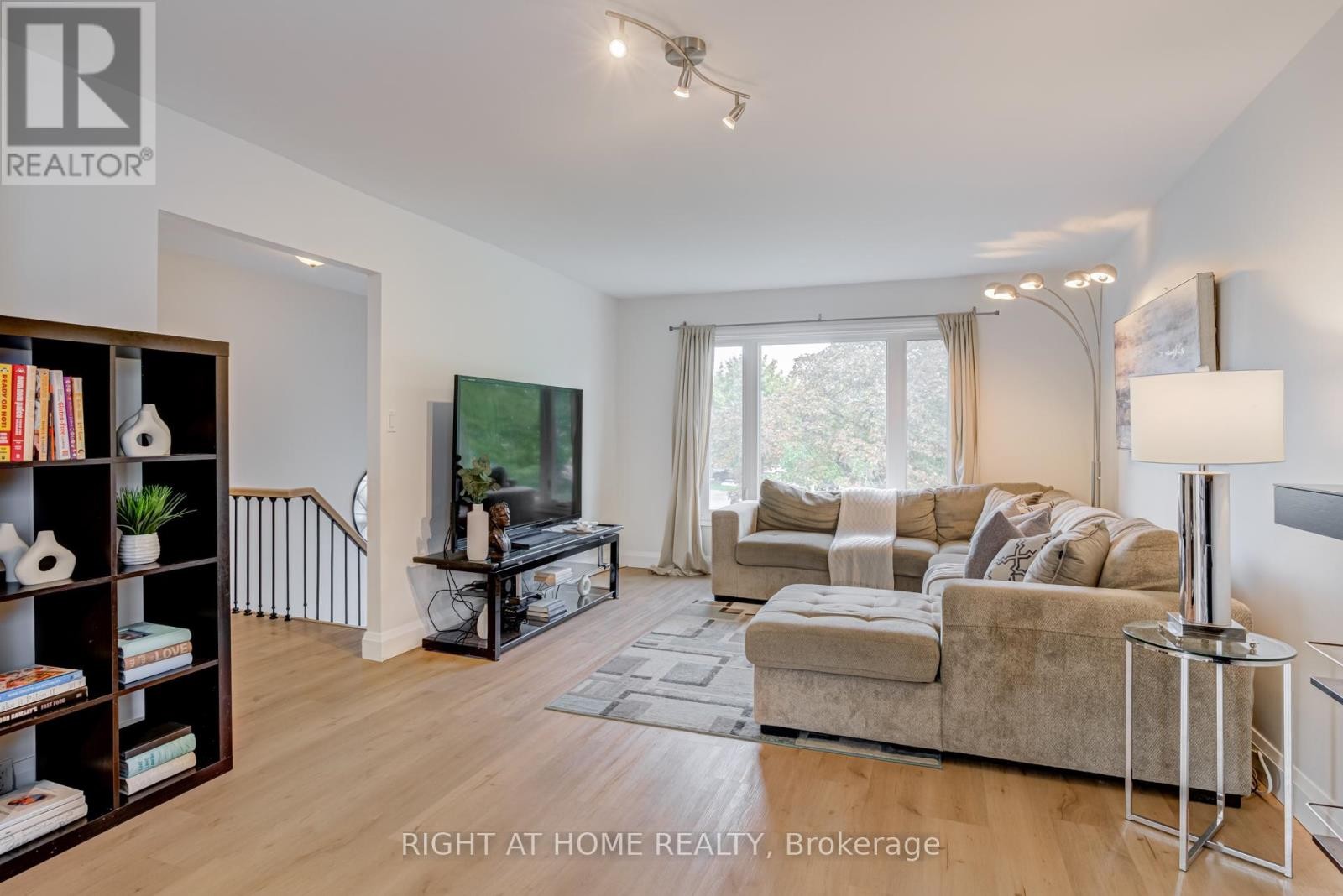 












19 JEFFERSON ROAD

,
Brampton (Northgate),




Ontario
L6S2G6

