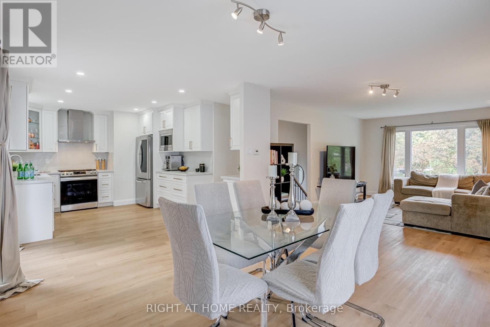 












19 JEFFERSON ROAD

,
Brampton (Northgate),




Ontario
L6S2G6

