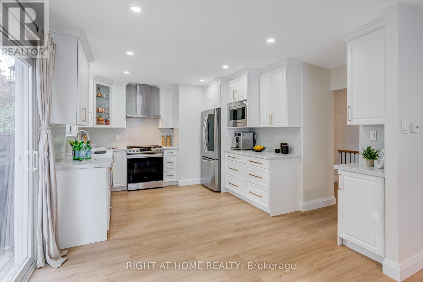 












19 JEFFERSON ROAD

,
Brampton (Northgate),




Ontario
L6S2G6


