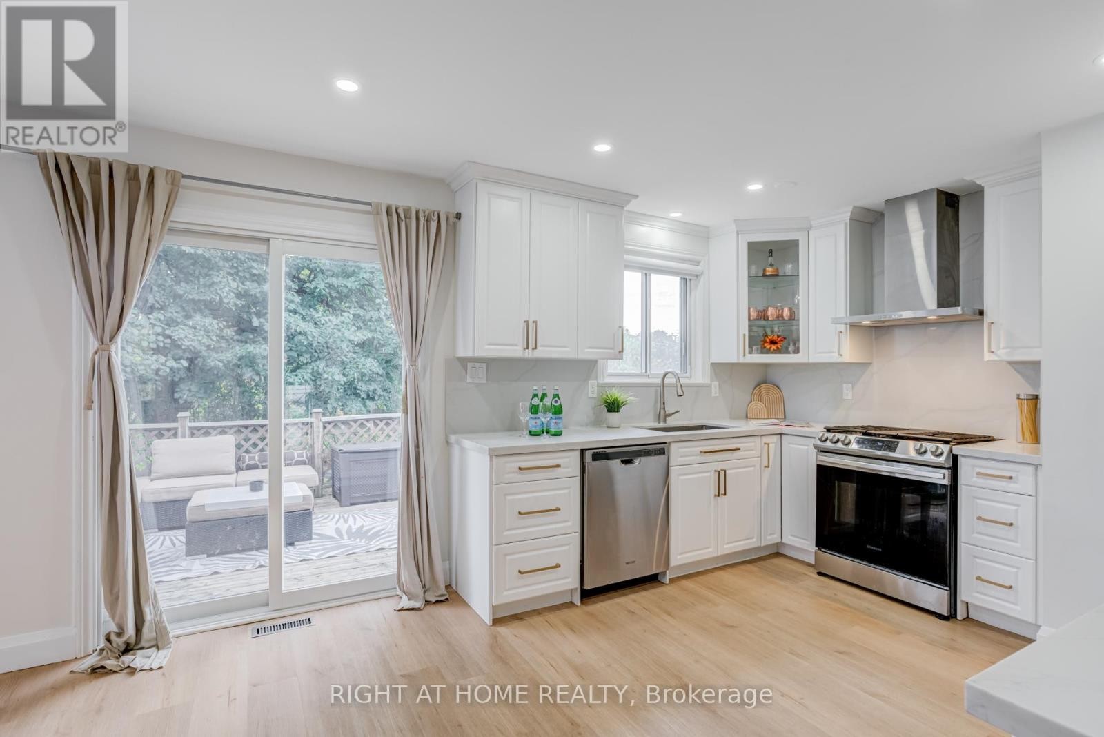 












19 JEFFERSON ROAD

,
Brampton (Northgate),




Ontario
L6S2G6

