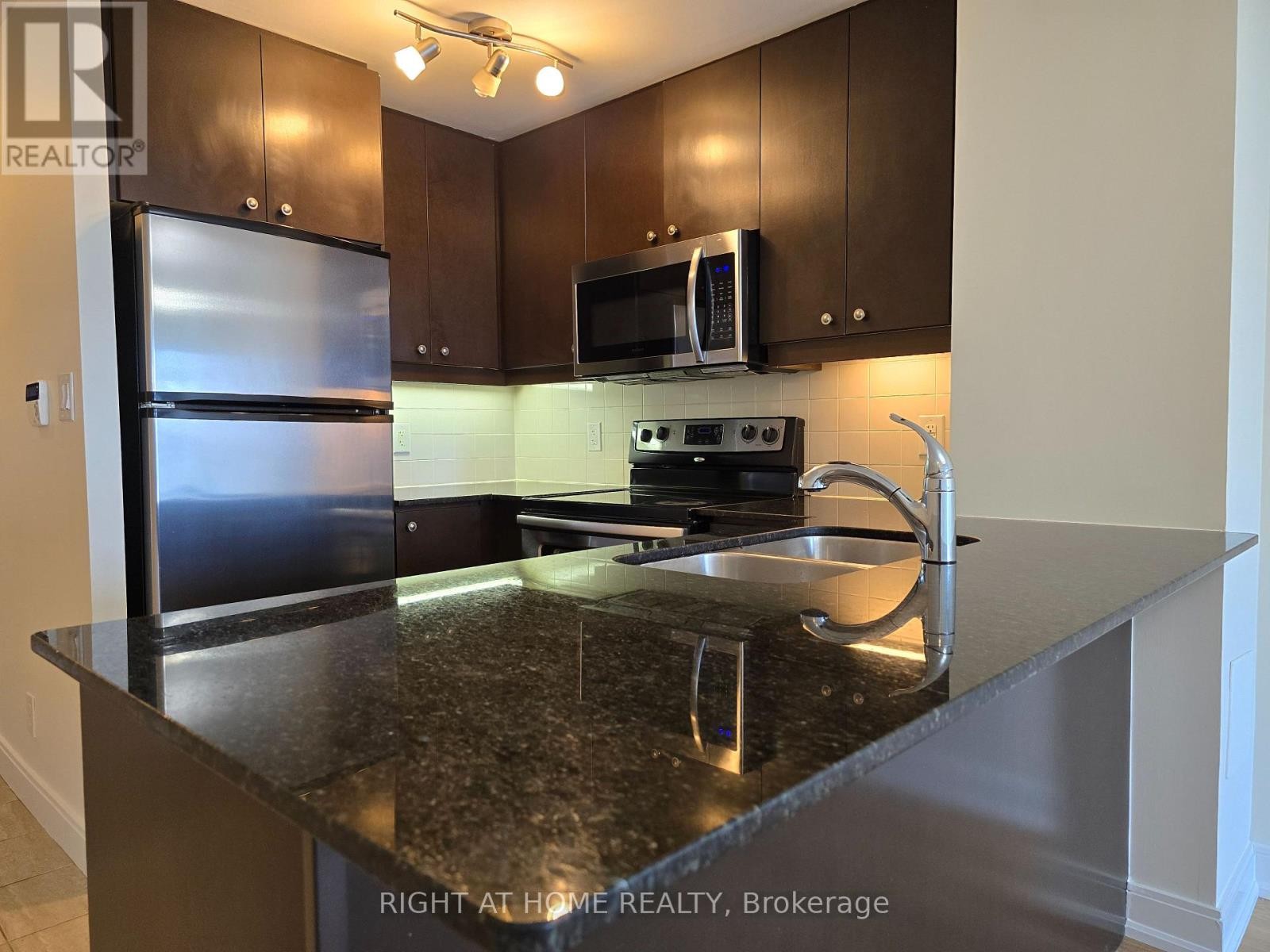 












1605 - 50 ABSOLUTE AVENUE

,
Mississauga (City Centre),




Ontario
L4Z0A8

