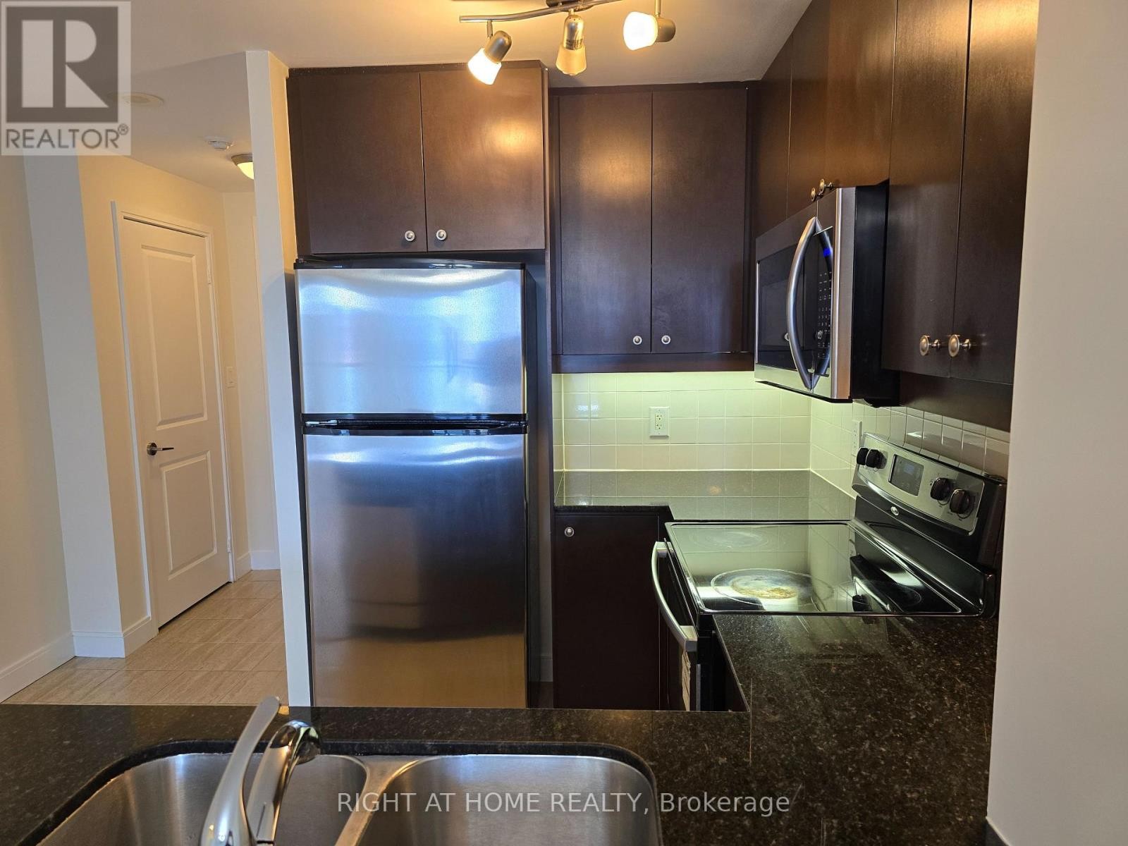 












1605 - 50 ABSOLUTE AVENUE

,
Mississauga (City Centre),




Ontario
L4Z0A8

