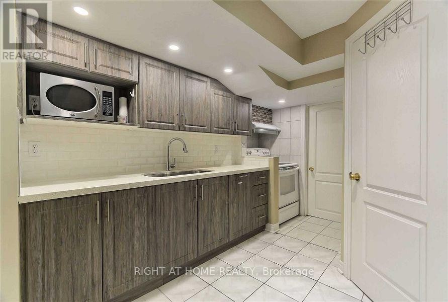 












3428 FOUNTAIN PARK AVENUE

,
Mississauga (Churchill Meadows),




Ontario
L5M7E3

