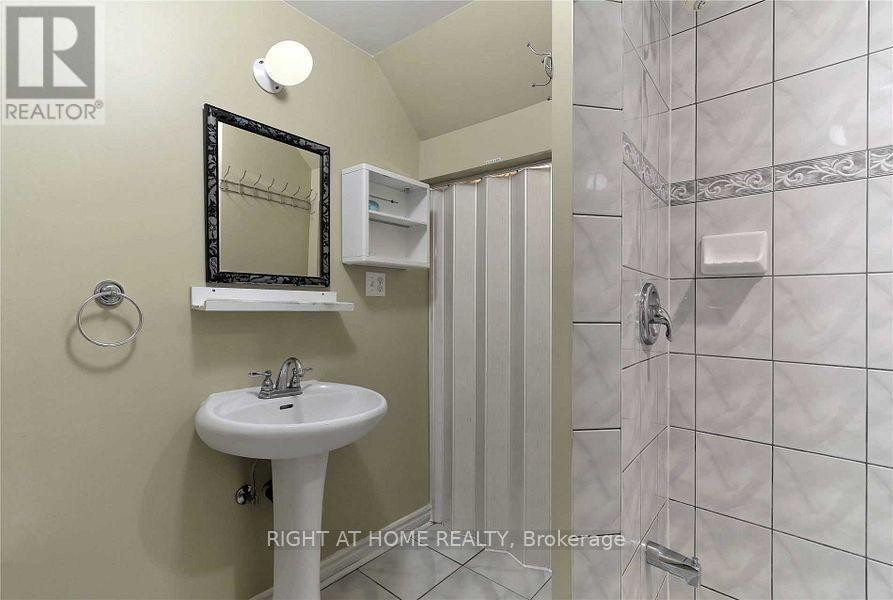 












3428 FOUNTAIN PARK AVENUE

,
Mississauga (Churchill Meadows),




Ontario
L5M7E3

