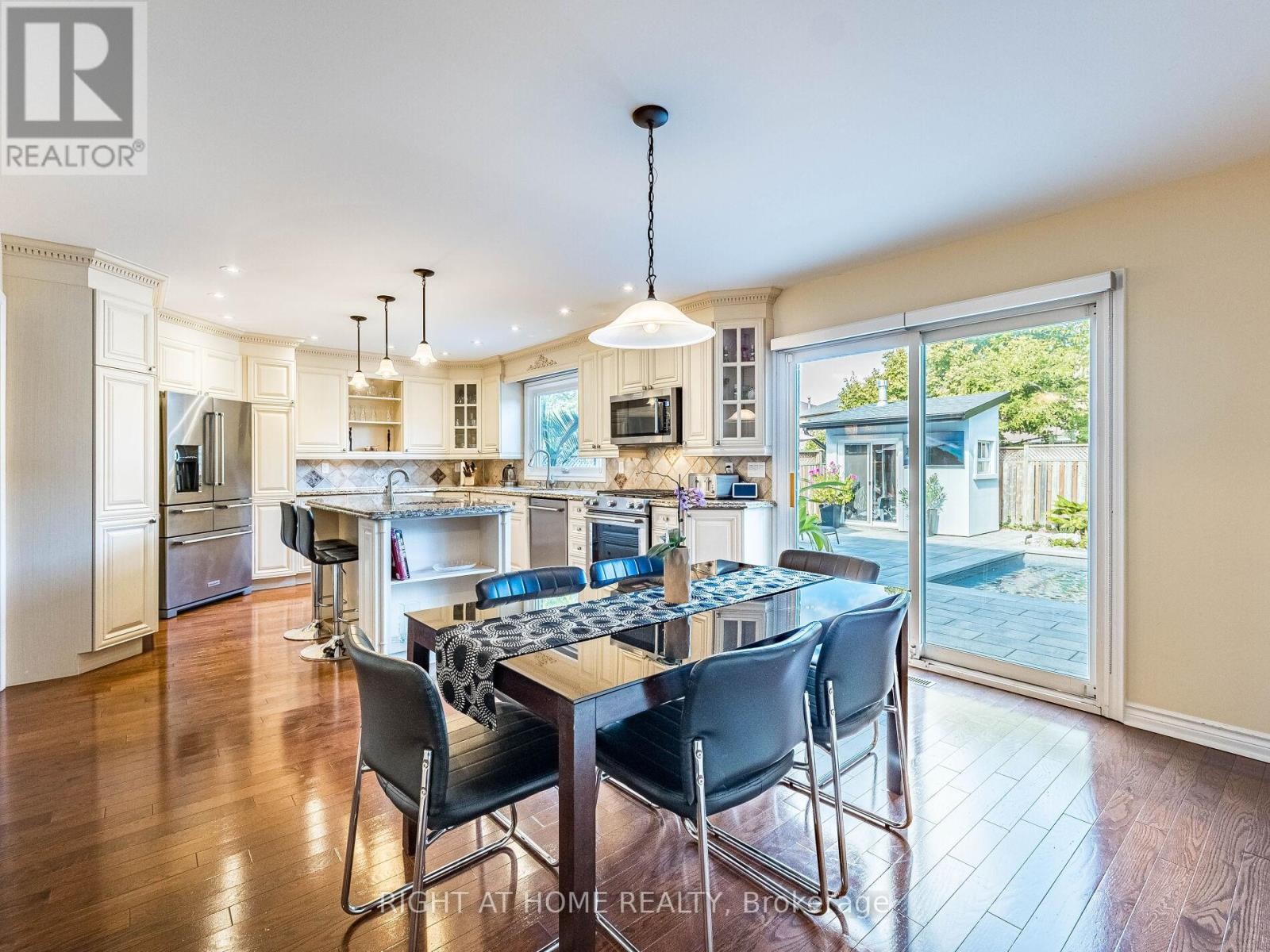












1477 BALLANTRAE DRIVE

,
Mississauga (East Credit),




Ontario
L5M3N6

