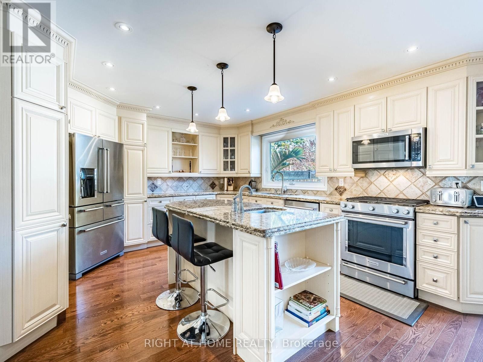 












1477 BALLANTRAE DRIVE

,
Mississauga (East Credit),




Ontario
L5M3N6

