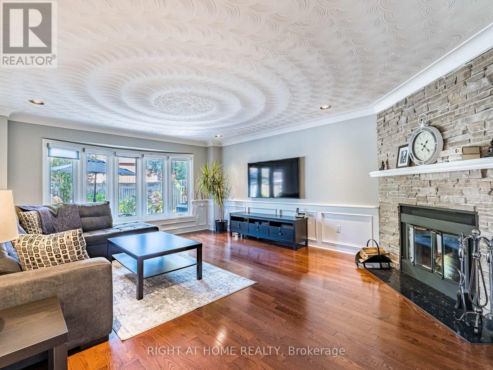 












1477 BALLANTRAE DRIVE

,
Mississauga (East Credit),




Ontario
L5M3N6

