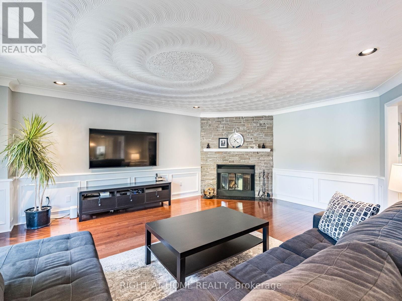 












1477 BALLANTRAE DRIVE

,
Mississauga (East Credit),




Ontario
L5M3N6

