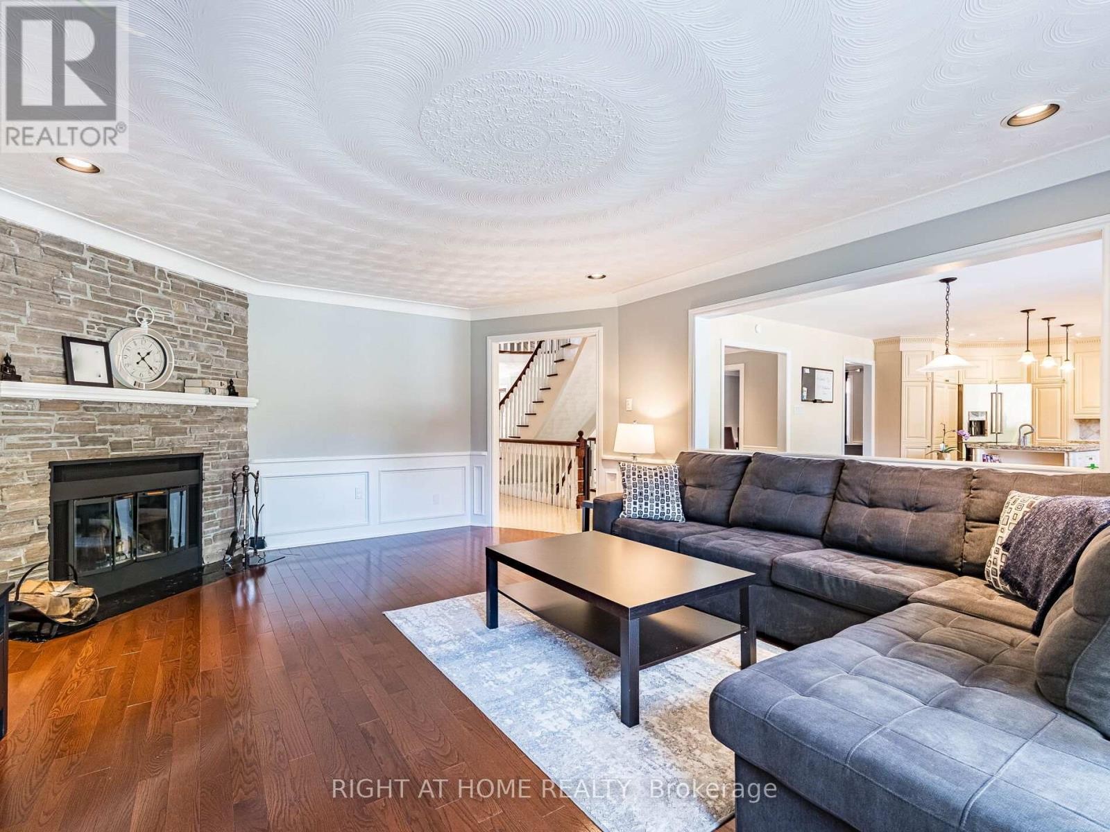












1477 BALLANTRAE DRIVE

,
Mississauga (East Credit),




Ontario
L5M3N6

