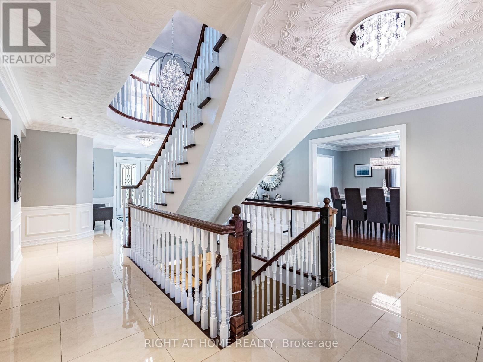












1477 BALLANTRAE DRIVE

,
Mississauga (East Credit),




Ontario
L5M3N6

