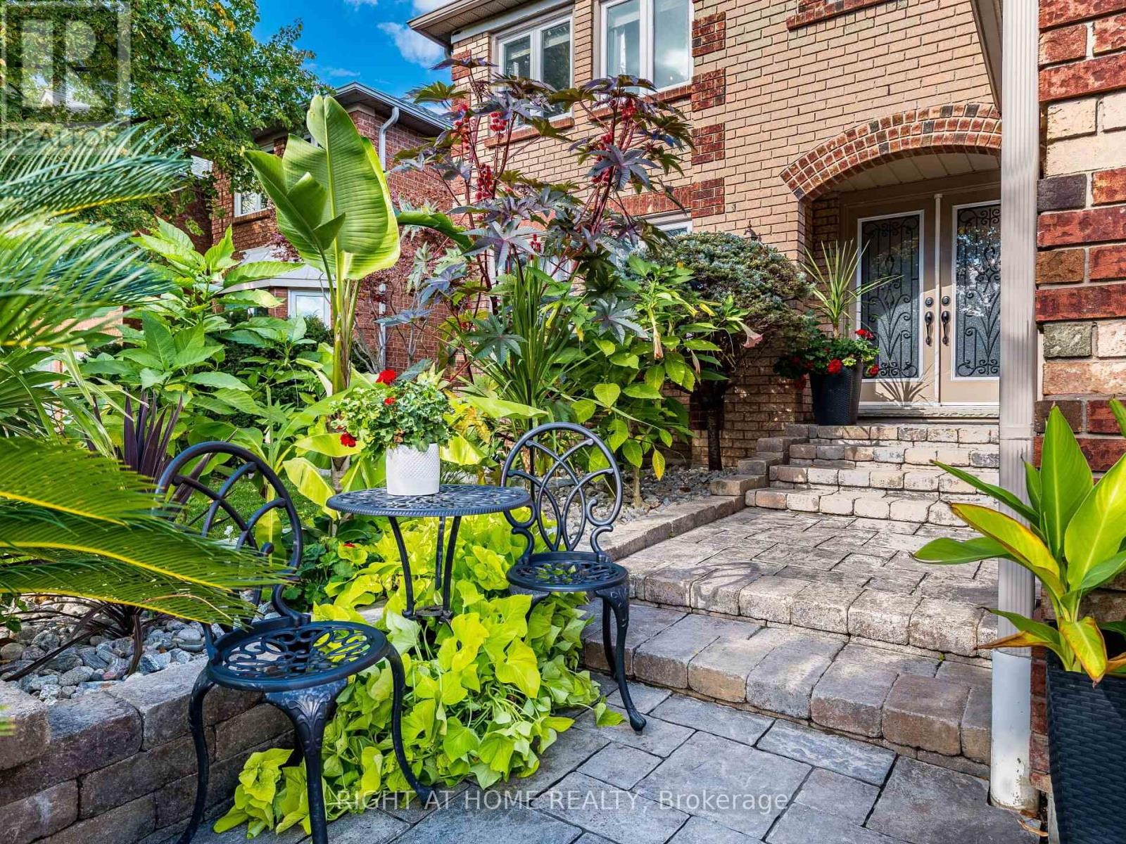 












1477 BALLANTRAE DRIVE

,
Mississauga (East Credit),




Ontario
L5M3N6

