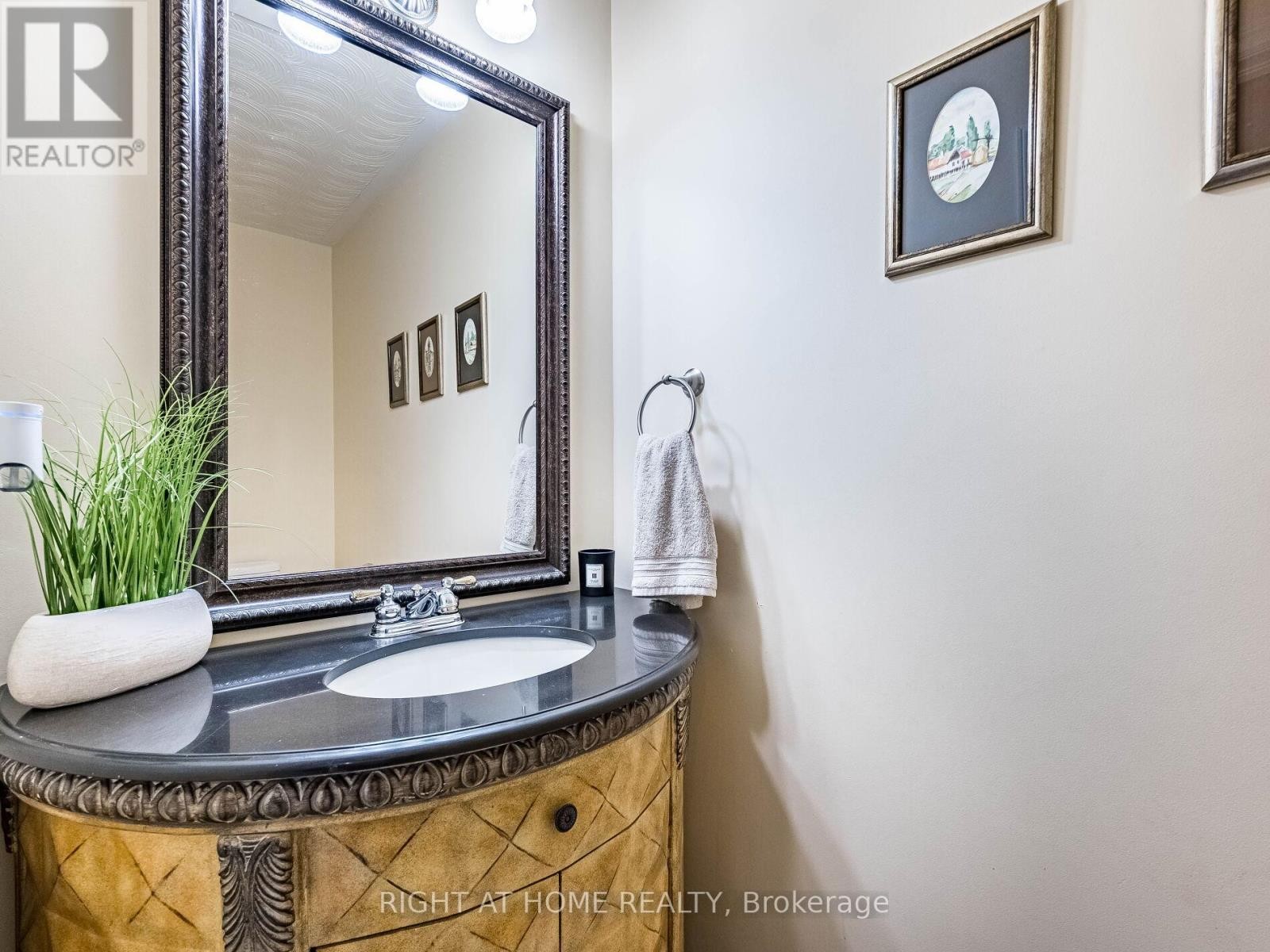 












1477 BALLANTRAE DRIVE

,
Mississauga (East Credit),




Ontario
L5M3N6

