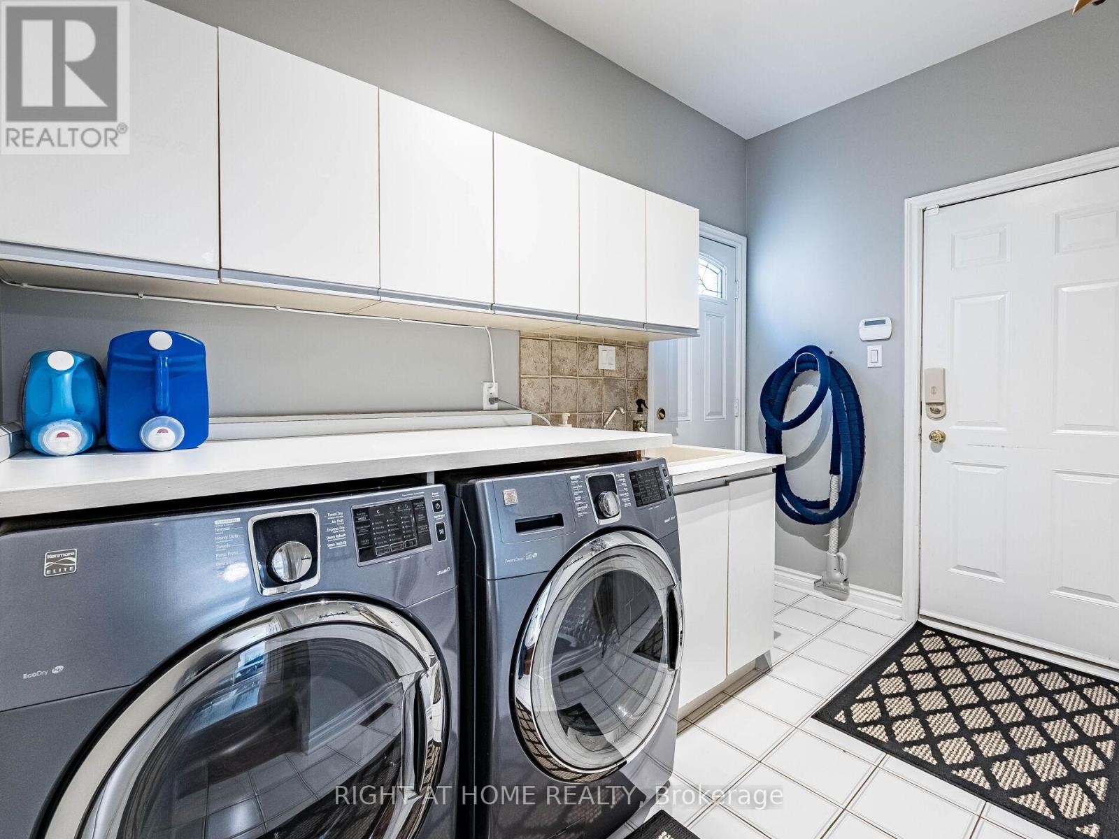 












1477 BALLANTRAE DRIVE

,
Mississauga (East Credit),




Ontario
L5M3N6

