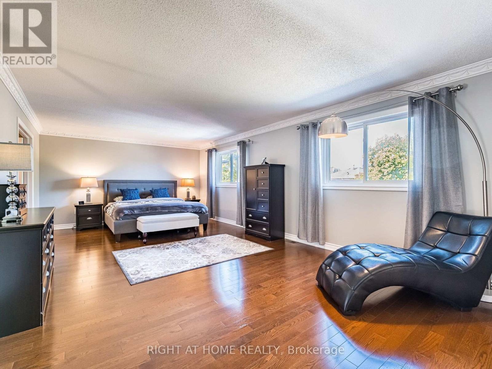 












1477 BALLANTRAE DRIVE

,
Mississauga (East Credit),




Ontario
L5M3N6

