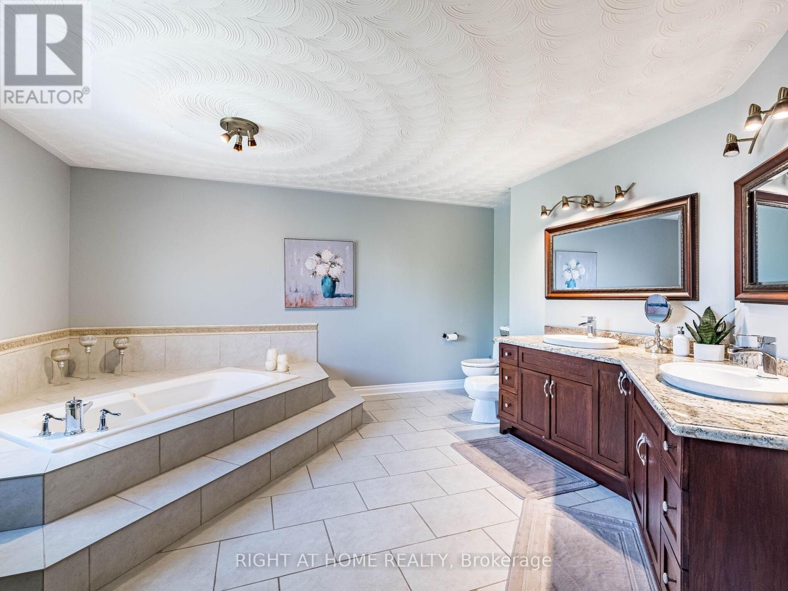 












1477 BALLANTRAE DRIVE

,
Mississauga (East Credit),




Ontario
L5M3N6

